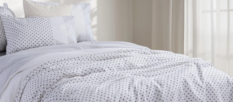 Φροντίδα Λευκών Σεντονιών: Πώς να διατηρούνται λαμπερά και καθαρά σαν καινούργια